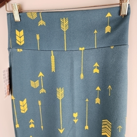 Lularoe Cassie Pencil Skirt Arrow Print Stretch Size Extra Small - Picture 2 of 6